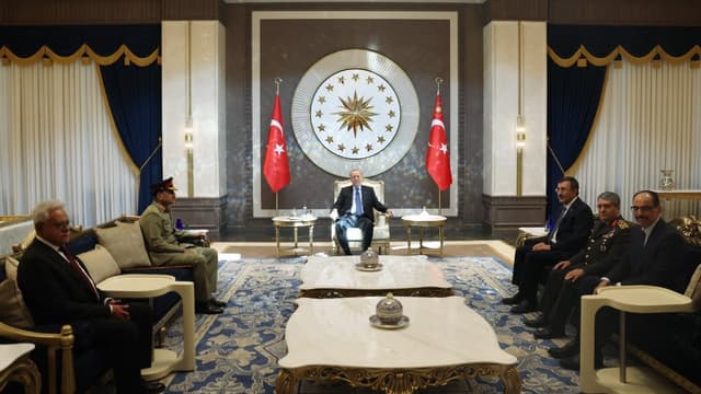 Field Marshal Syed Asim Munir is currently on a high-level official visit to the Republic of Turkiye, aimed at further enhancing the deep-rooted strategic and defense ties between the two brotherly nations. (Photo: X/@PakistanFauj)