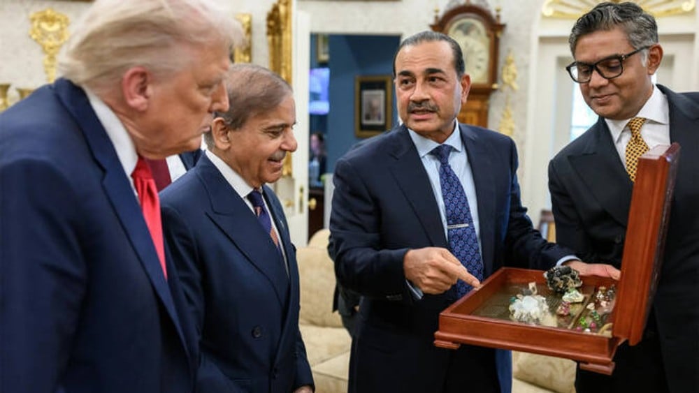 Pakistan's Army Chief Field Marshal Asim Munir presents mineral samples to US President Donald Trump at The White House in Washington DC, US, on September 26, 2025. (File photo: The White House)