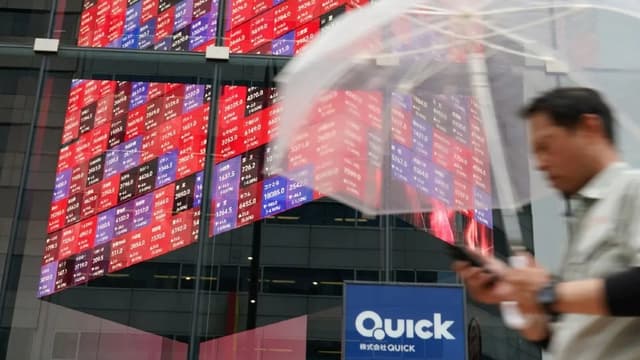 Asian markets mixed as tech recovery stutters, oil slips