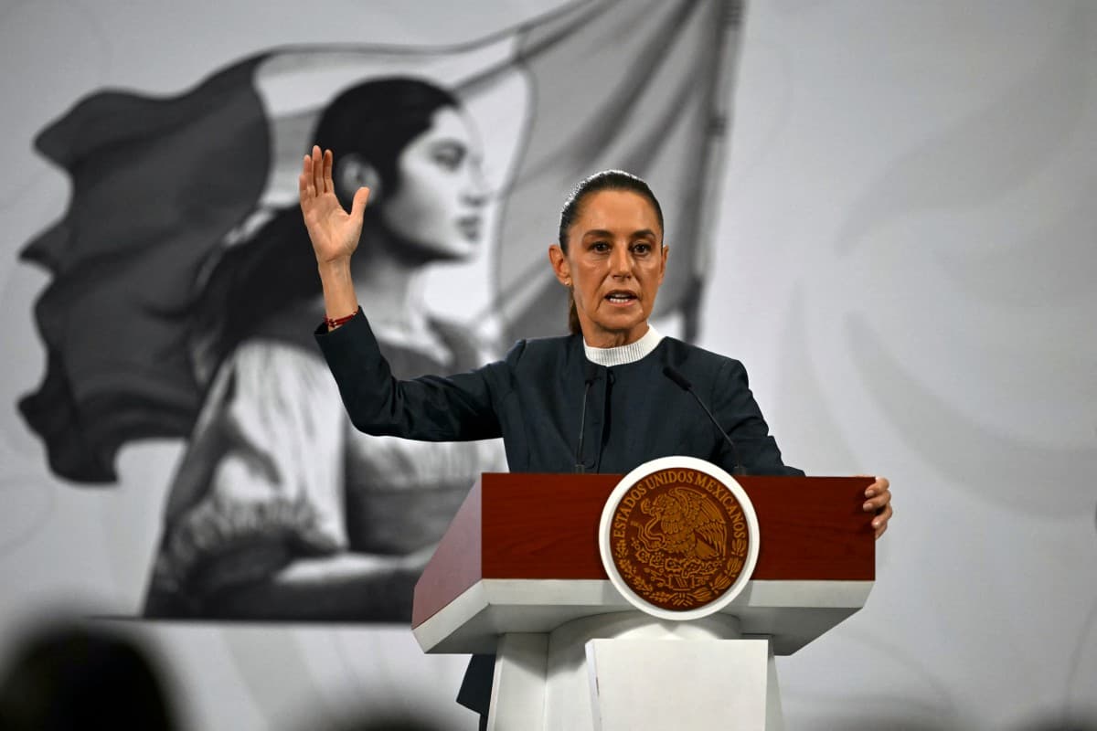 Man arrested after groping Mexican president 