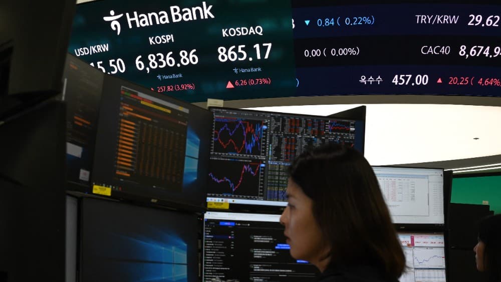 Crude extends gains, stocks stagger as Mideast hopes dim