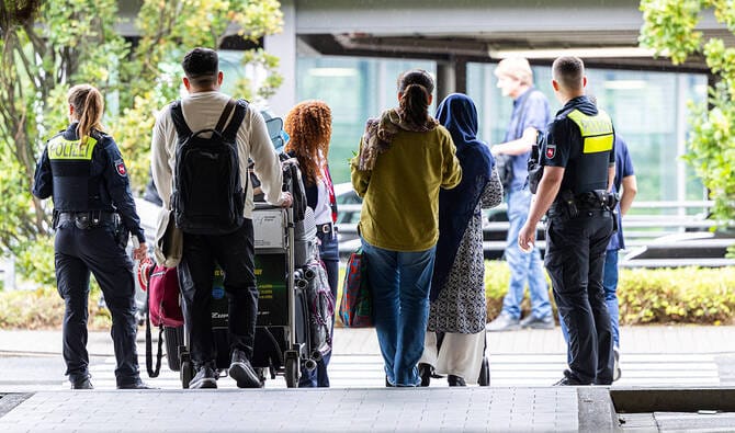 Germany negotiates with Taliban over refugees but denies 'legitimacy'