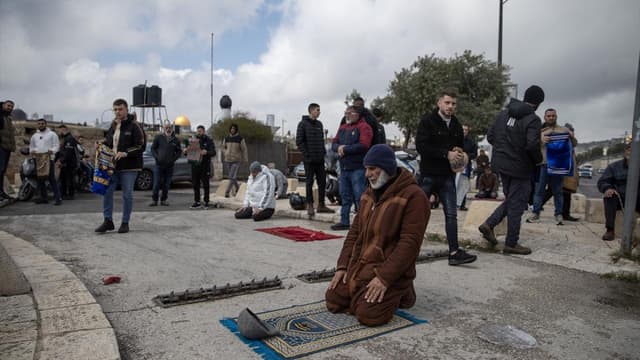 Palestinians perform Friday prayer on the streets in East Jerusalem on March 27, 2026 as the Israeli forces continue to impose restriction to Palestinians from entering the Dome of the Rock of Masjid Al-Aqsa for Friday prayers, in Jerusalem. (AFP)