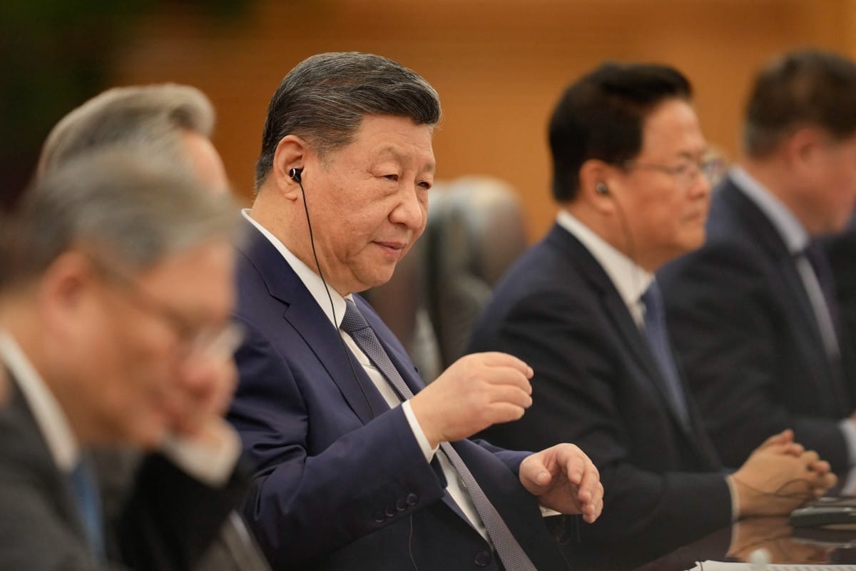 Chinese President Xi Jinping (C) attends a meeting with Canada's Prime Minister Mark Carney at the Great Hall of the People in Beijing on January 16, 2026. (Photo by Vincent Thian / POOL / AFP)
