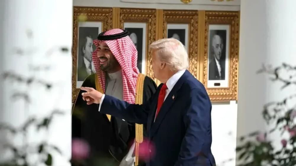 US President Donald Trump and Crown Prince and Prime Minister of the Kingdom of Saudi Arabia Mohammed bin Salman walk down the Colonnade on the way to the Oval Office of the White House in Washington, DC on November 18, 2025. (File photo: AFP)