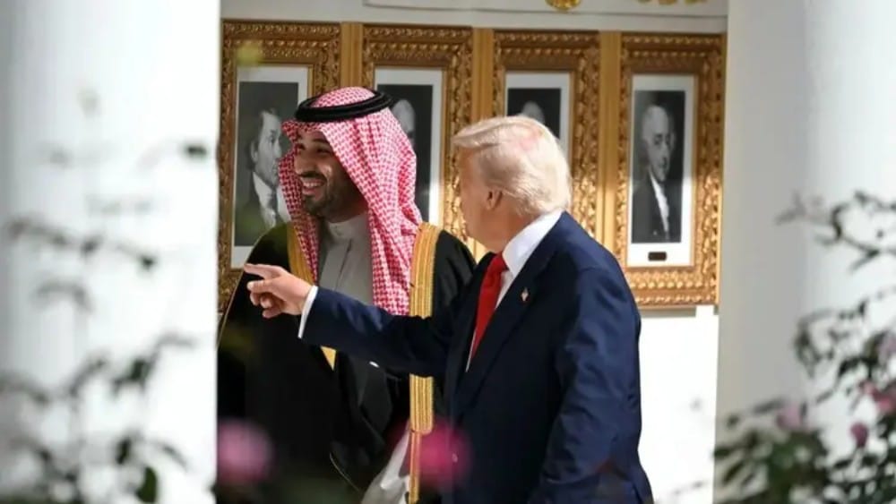 US President Donald Trump and Crown Prince and Prime Minister of the Kingdom of Saudi Arabia Mohammed bin Salman walk down the Colonnade on the way to the Oval Office of the White House in Washington, DC on November 18, 2025. (File photo: AFP)