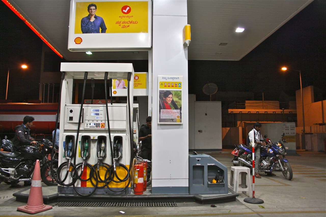 Petrol Station in India - (Photo: Wikimedia Commons)