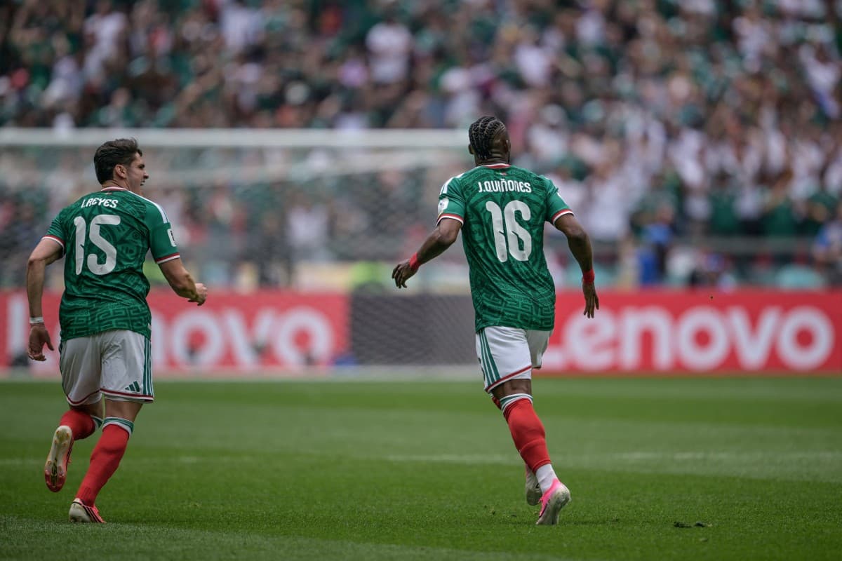 Mexico beat South Africa to kick off World Cup
