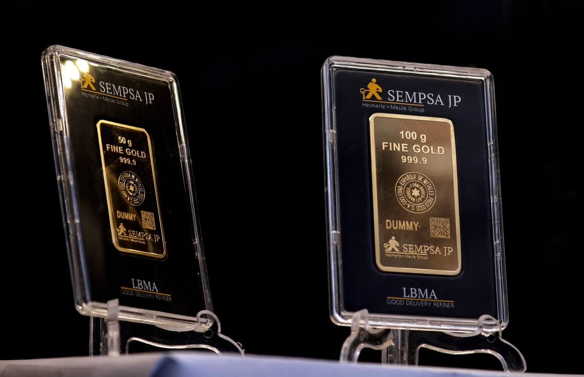 Gold minted bars are pictured at a gold dealer in Madrid, on January 30, 2026. (AFP)