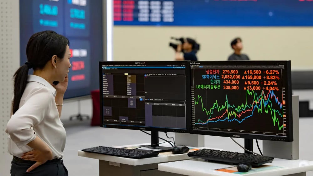 A Korea Exchange (KRX) employee monitors stock market data on trading screens inside the Korea Exchange (KRX) in Yeouido, Seoul, South Korea. (AFP)