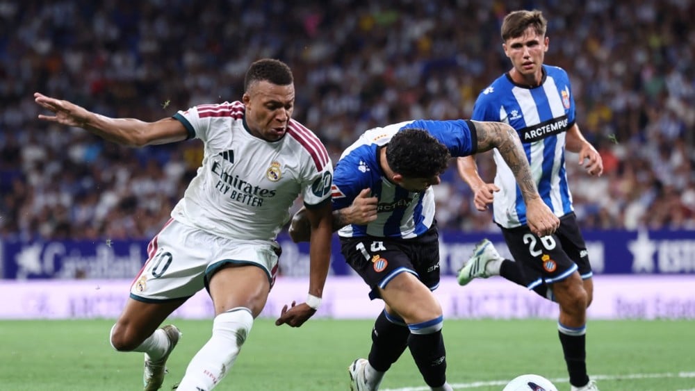 Real Madrid's French forward #10 Kylian Mbappe and Espanyol's Spanish defender #14 Unai Nunez vie for the ball during the Spanish league football match between RCD Espanyol and Real Madrid CF at RCDE Stadium in Cornella de Llobregat on August 22, 2026. (P