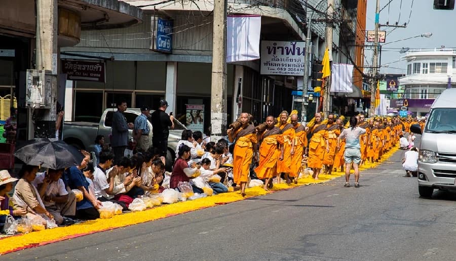 Thai monks' procession in Thailand. (File photo: Wikimedia Commons)