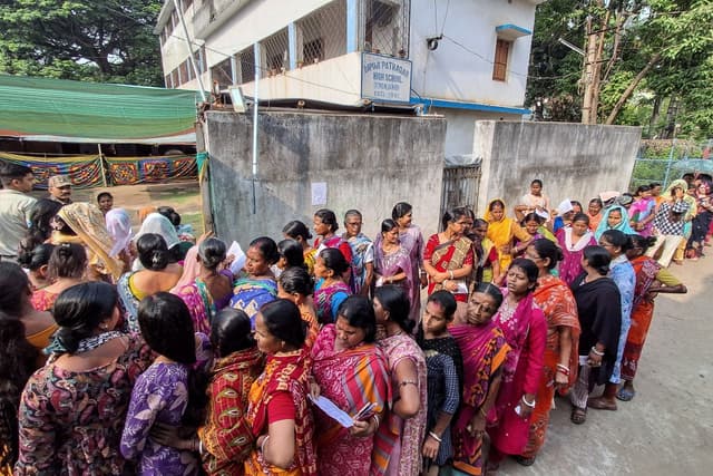 Voters queue up to cast their votes outside a polling station during the West Bengal Legislative Assembly elections in Berhampore, Murshidabad district, on April 23, 2026. (AFP)
