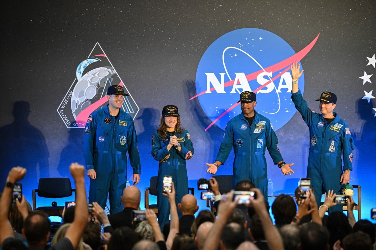 Artemis crew urges unity on 'lifeboat' Earth