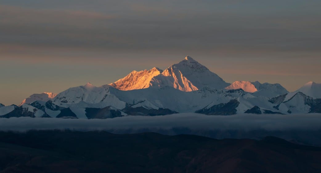 275 climbers summit Everest on Wednesday alone