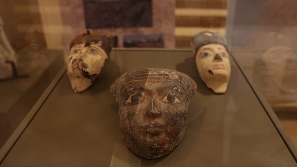 Lebanon returns 37 artefacts smuggled out of Egypt
