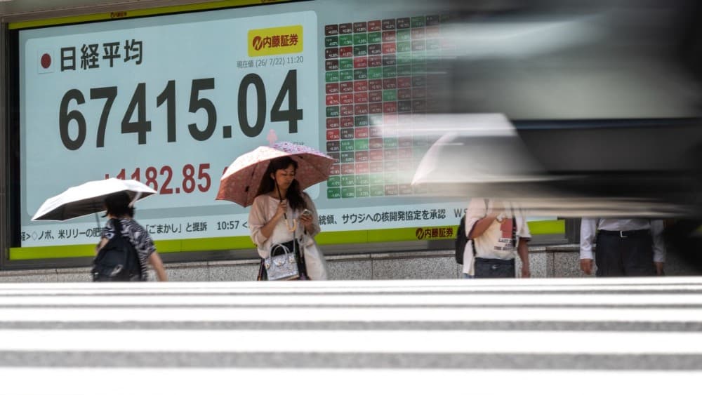 Oil prices jump on Mideast war, stock markets diverge