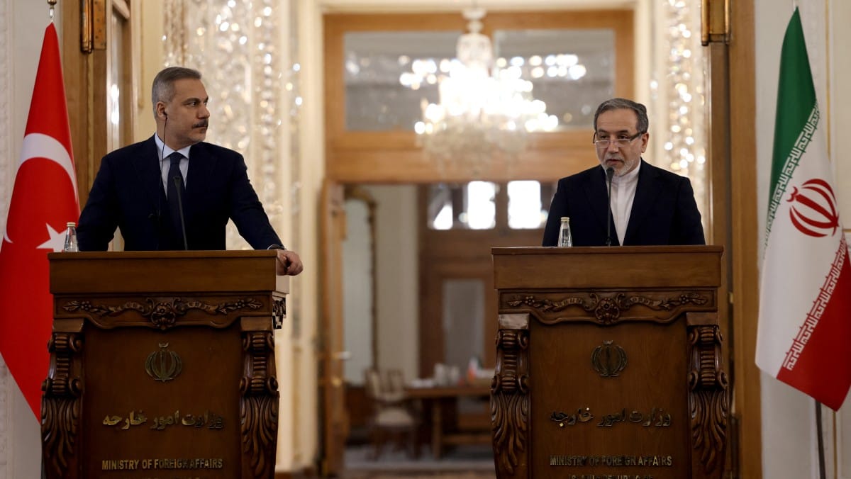 Iran, Turkiye agree to build key trade rail link