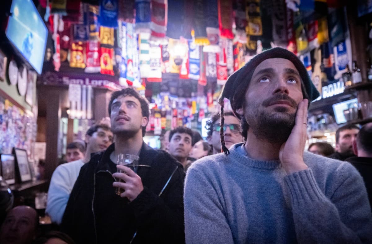Italy supporters react as they watch in a pub the FIFA World Cup 2026 European qualification play-off final football match between Bosnia-Herzegovina and Italy, played in Bosnia, in central Rome on March 31, 2026.