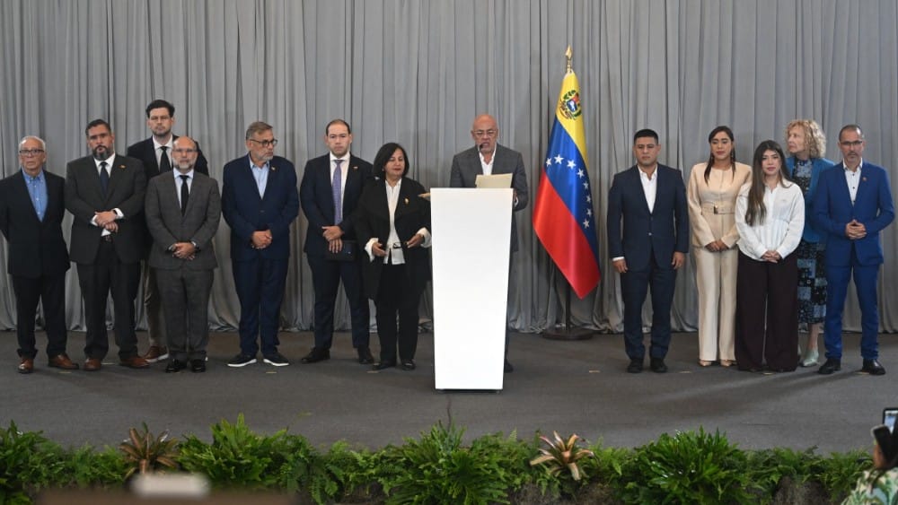 Venezuela's National Assembly President Jorge Rodriguez (C) reads a statement after a meeting with opposition representatives in Caracas on August 12, 2026. (Photo: AFP)