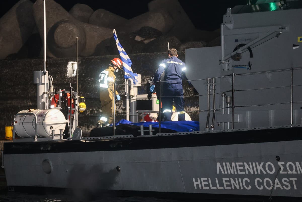 17 found dead in migrant vessel off Crete: coastguard