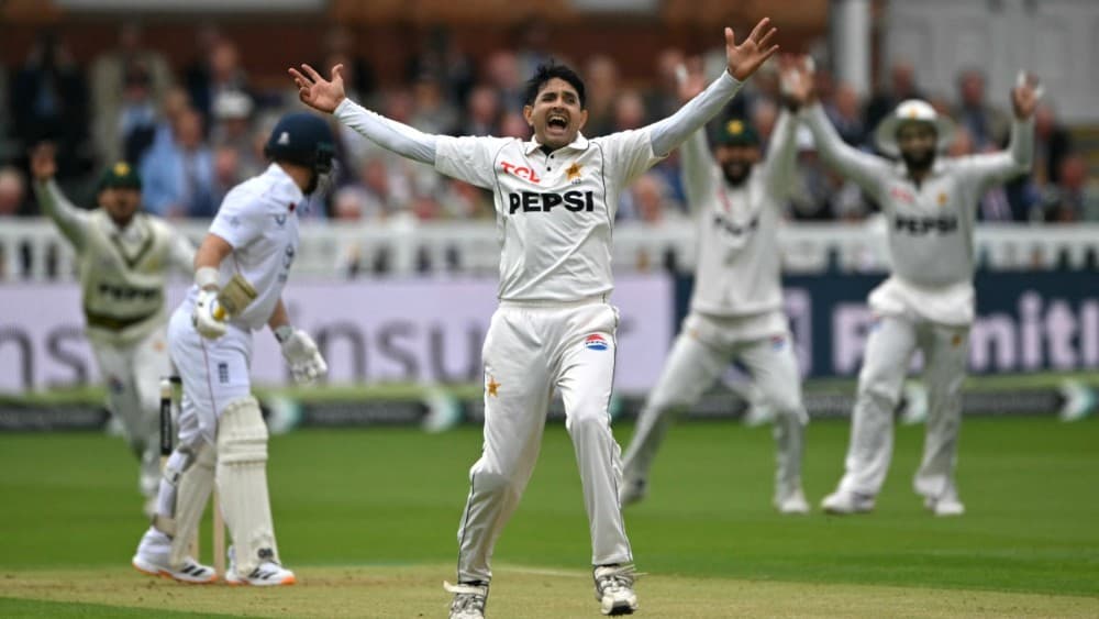 Cox defies Pakistan after Abbas's treble strike rocks England