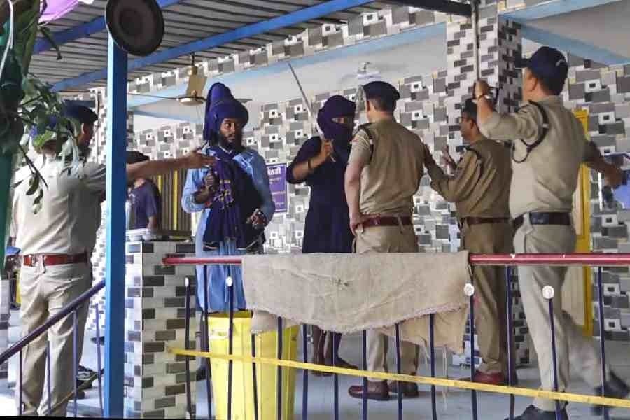 Gurdwara standoff in northern India enters third day as talks fail