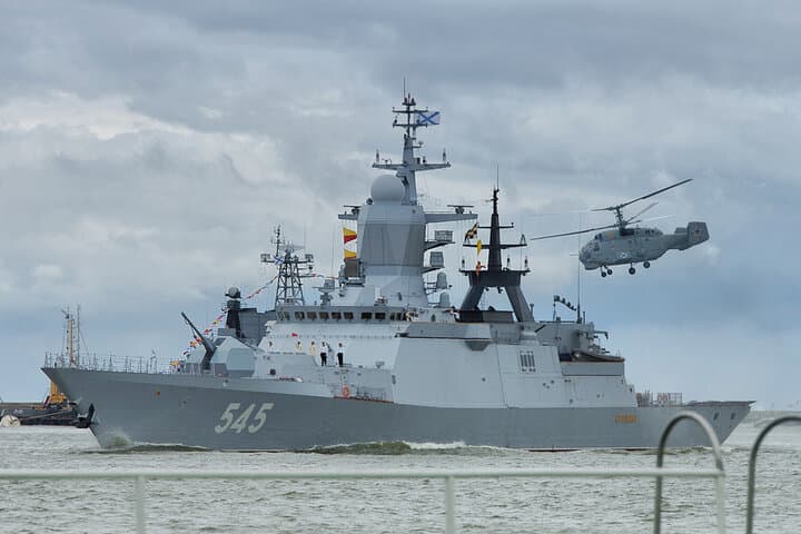 The Russian helicopter carrier Stoikiy made a port call at Iran’s First Naval Region in Bandar Abbas on Wednesday, joining Iranian forces for a collaborative naval drill. (Mehr News)