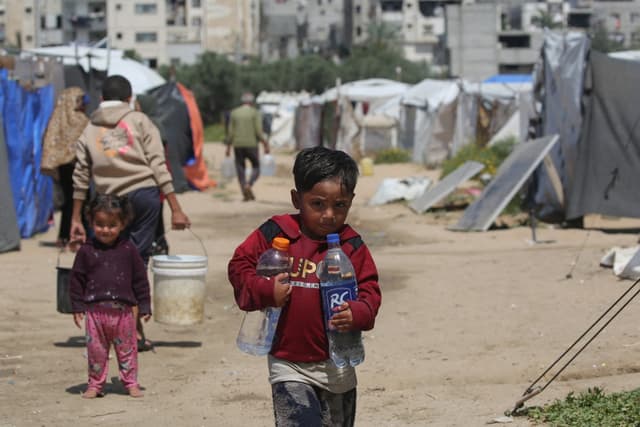 Dozens of Gaza children arrive in Jordan for medical care