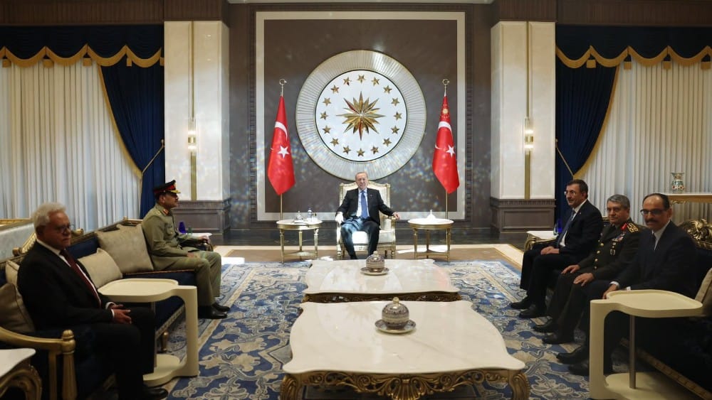 Field Marshal Syed Asim Munir is currently on a high-level official visit to the Republic of Turkiye, aimed at further enhancing the deep-rooted strategic and defense ties between the two brotherly nations. (Photo: X/@PakistanFauj)