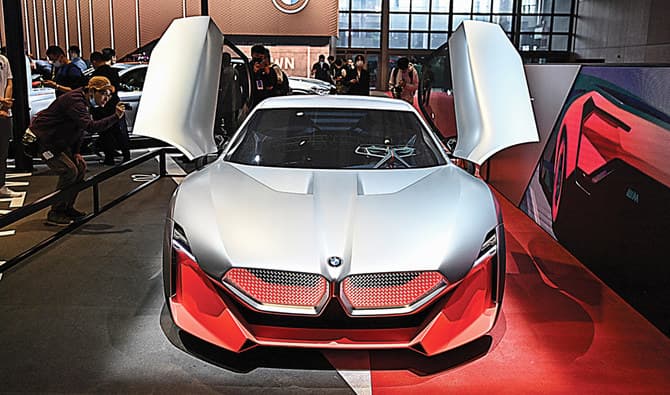 BMW downgrades 2026 targets on Mideast war, China woes