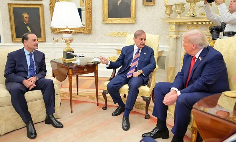 Prime Minister Shehbaz Sharif, Chief of Defense Forces Field Marshal Asim Munir and US President Donald Trump hold a bilateral meeting in the Oval Office of the White House in Washington, DC on September 25. (File photo: PMO)