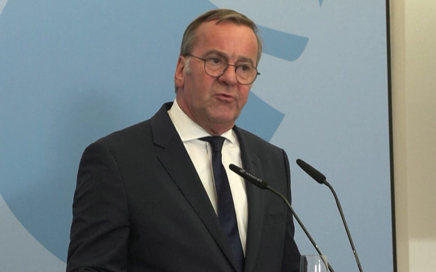 German defence minister raises alarm over possible far-right state govt