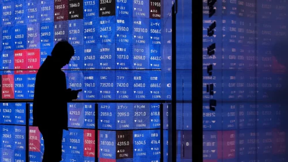 Stocks sink as oil rally fans inflation and rate hike fears