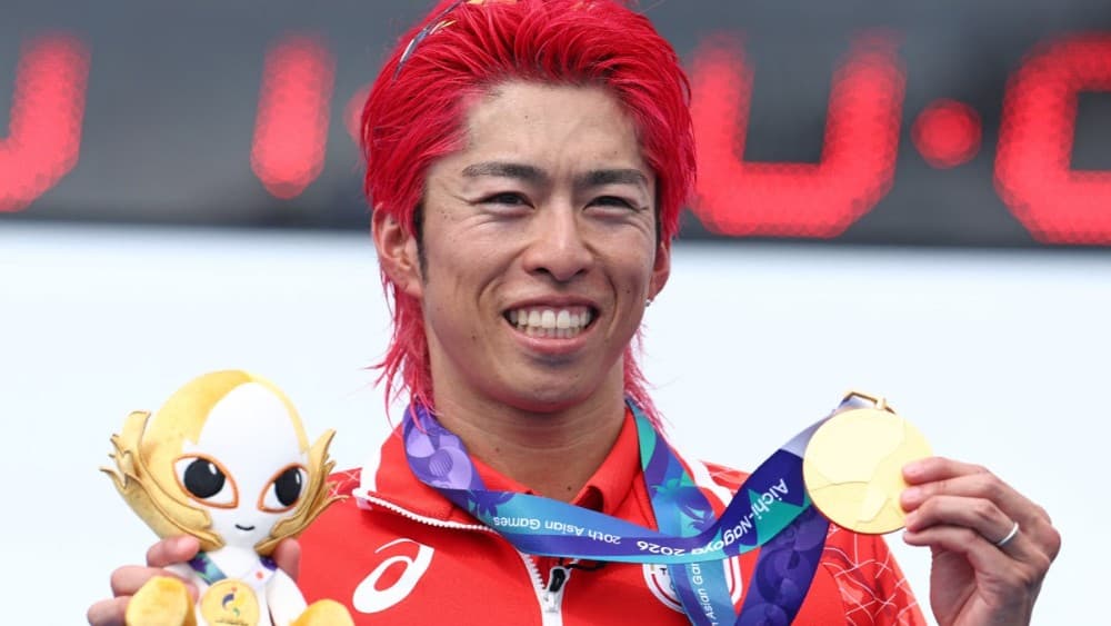 Japan's Takumi Hojo holds his gold medal on the podium of the men's individual triathlon during the 2026 Asian Games in Gamagori city near Nagoya, Aichi Prefecture, on September 20, 2026. (Photo: AFP)