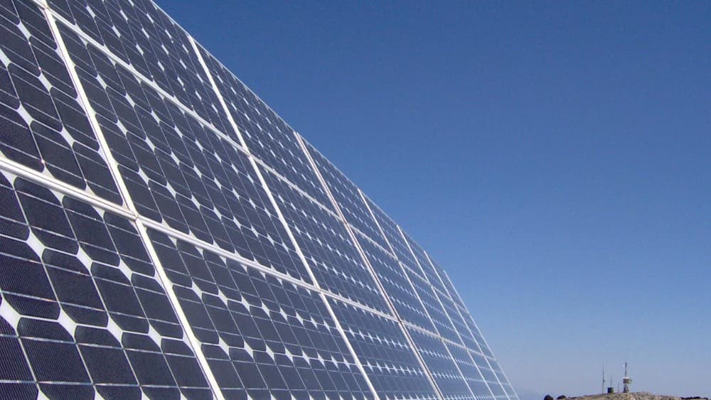 Solar energy plant (Photo: Wikimedia Commons)