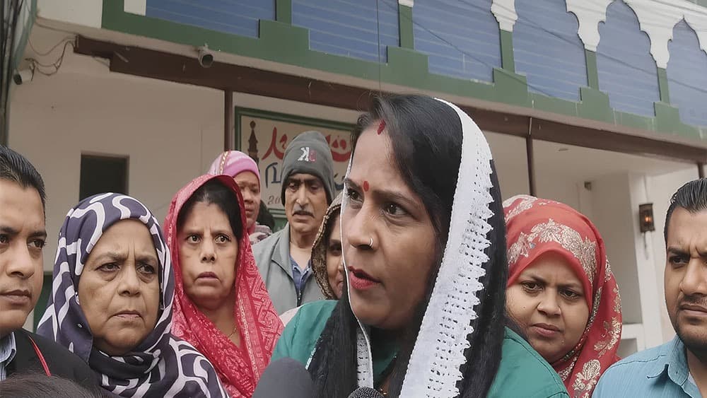 Mob targets mosque in Indian capital, police silence draws criticism