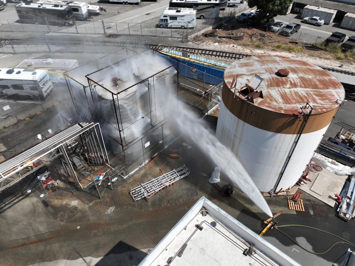 Thousands ordered to evacuate around leaking California chemical tank
