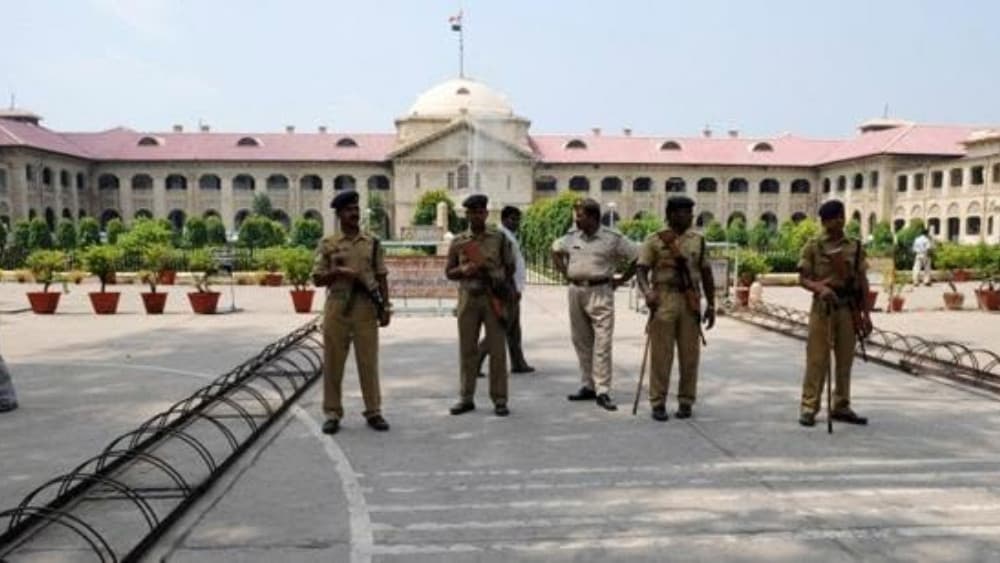 Indian Central Reserve Police Force (CRPF) personnel stand guard at the Allahabad High Court during a strike by Allahabad High Court Bar Association (HCBA) lawyers in Allahabad. (AFP)