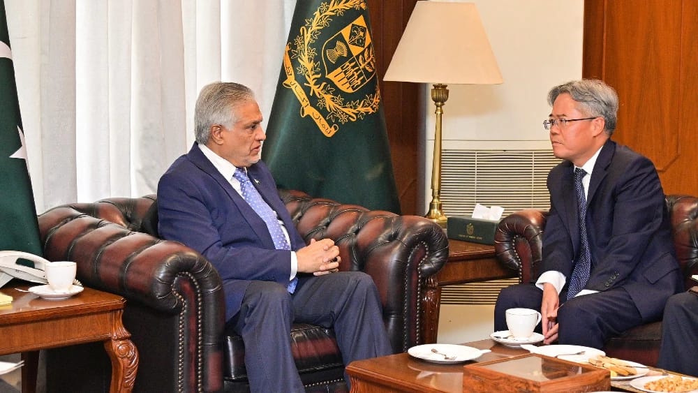 Chinese Ambassador to Pakistan Jiang Zaidong calls on Deputy Prime Minister/Foreign Minister Ishaq Dar in Islamabad on April 21, 2026. (Photo: X/ @ForeignOfficePk)