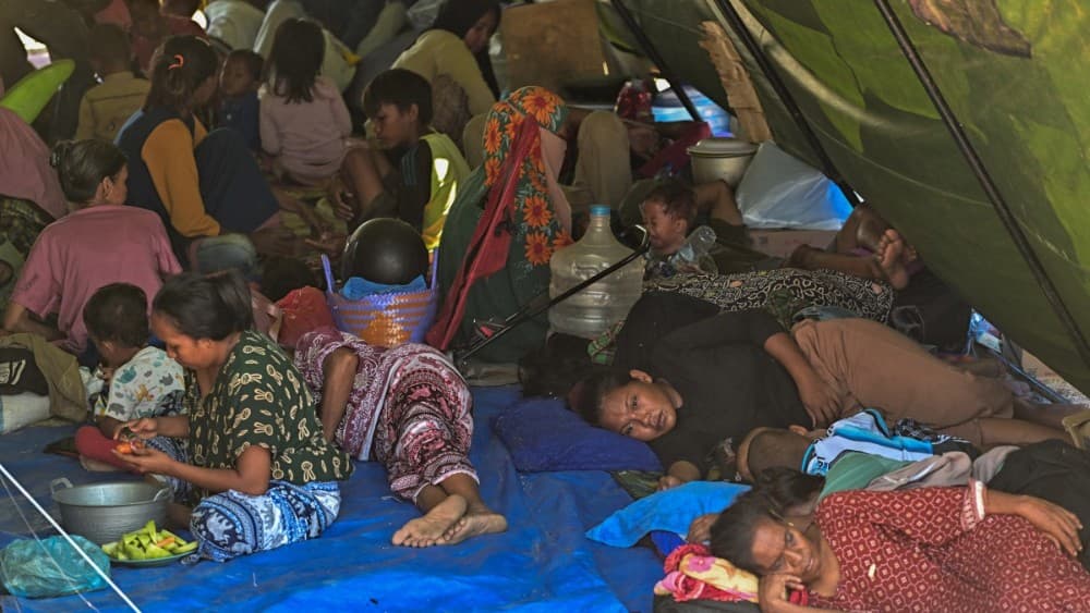 Nearly 13,000 displaced after deadly Indonesian quake