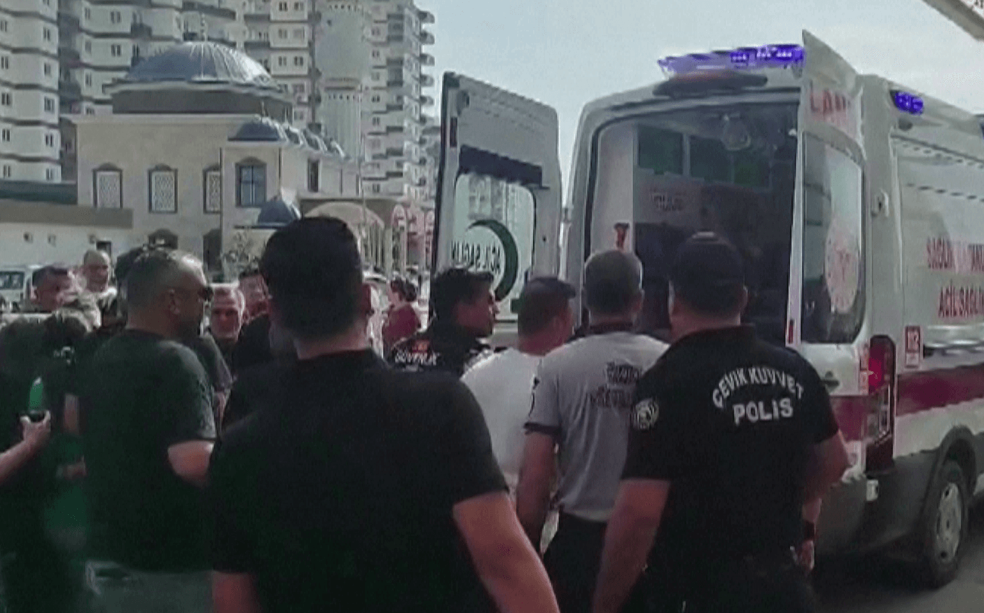 Gunman kills six, wounds eight in southern Turkey