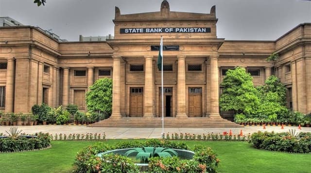 Headquarters of the State Bank of Pakistan in Karachi. (File photo: Radio Pakistan)