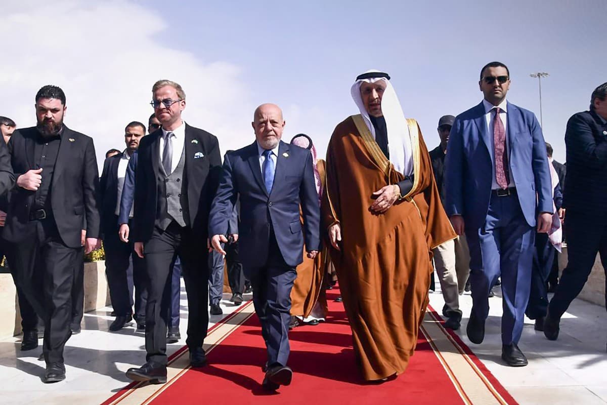 Syria, Saudis sign joint airline and telecoms deals