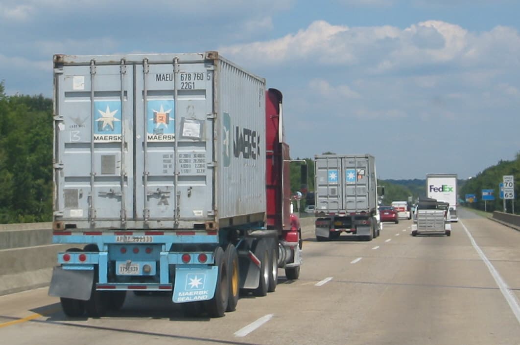 Trucks on American highway - (Photo: Wikimedia Commons)