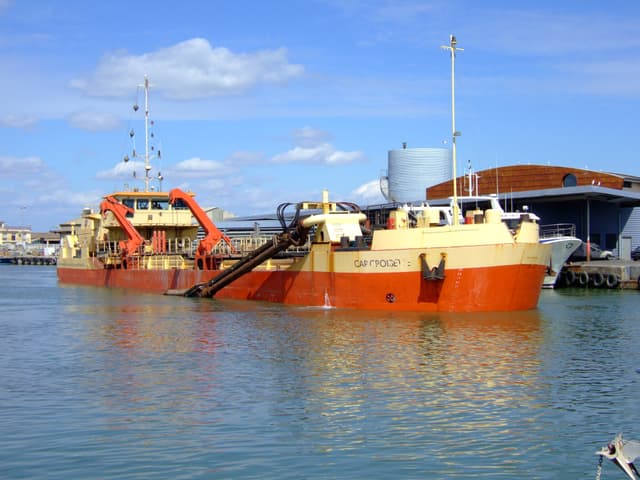 Dredging ship (Wikimedia Commons)