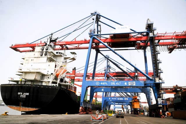 UAE, Pakistan launch new feeder service to strengthen maritime connectivity