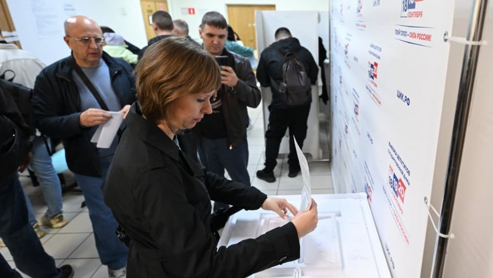 People crowd at a polling station to vote in Russia's parliamentary election in Moscow on September 18, 2026. (Photo by Igor IVANKO / AFP)