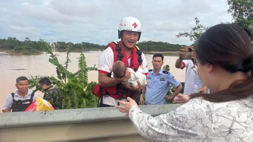 Pakistan president, PM express grief over storm-related deaths in China