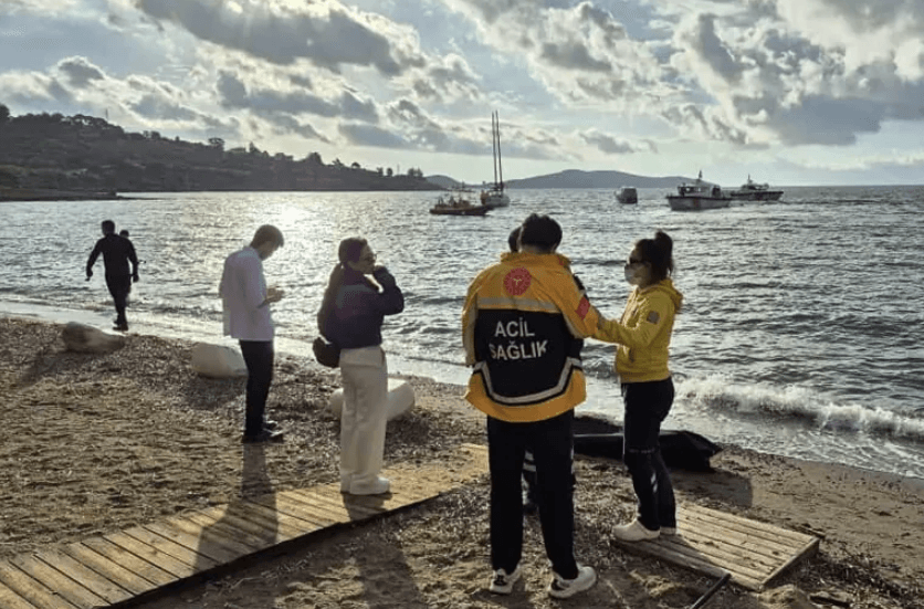 One dead, seven missing after migrant boat sinks off Turkiye